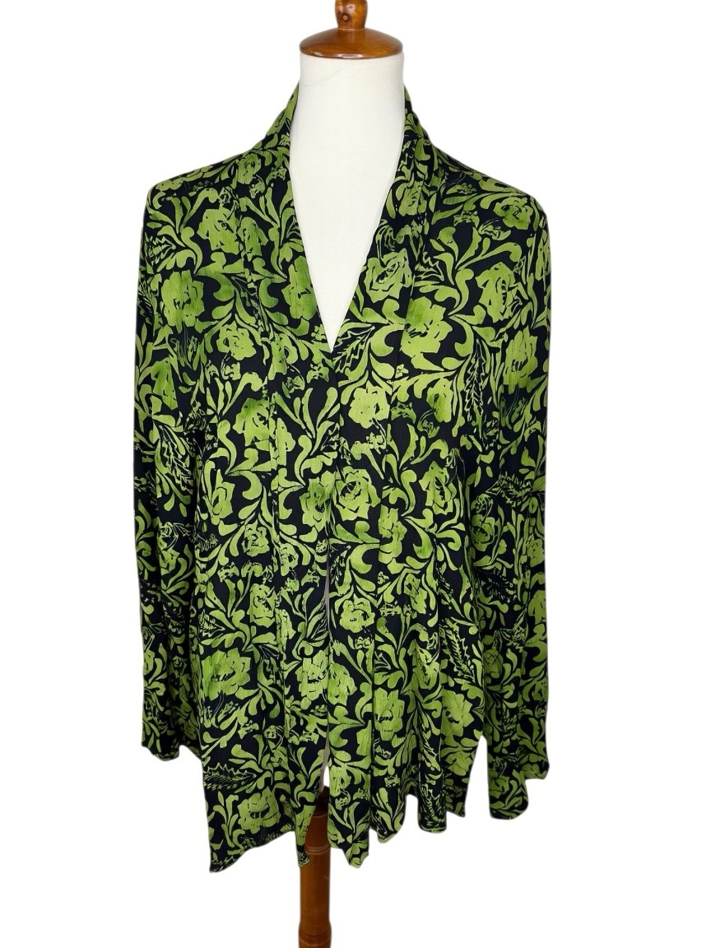 Reds Threads 1X Crinkle Rayon Open Front Cardigan Lime Green Floral